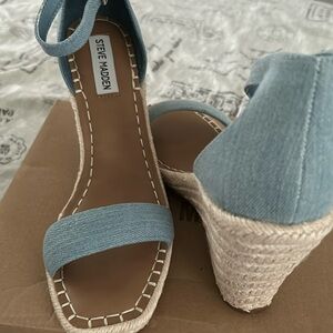 NWT Steve Madden 9.5 wedge shoe